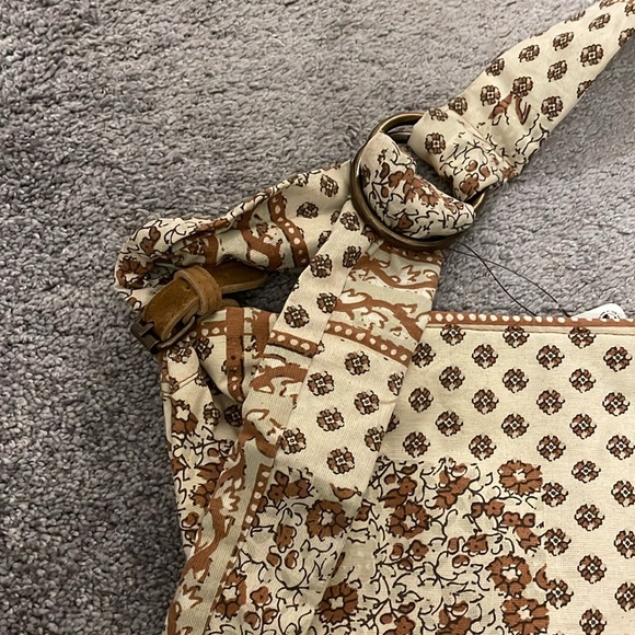 NWT Free People Patterned Slouchy Carryall Sling Bag - Picture 3 of 4